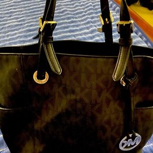 MIcheal Kors black purse